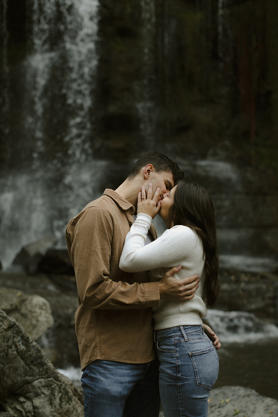 Couple kissing - Engagement Photoshoot, Rock Glen Conservation, ON