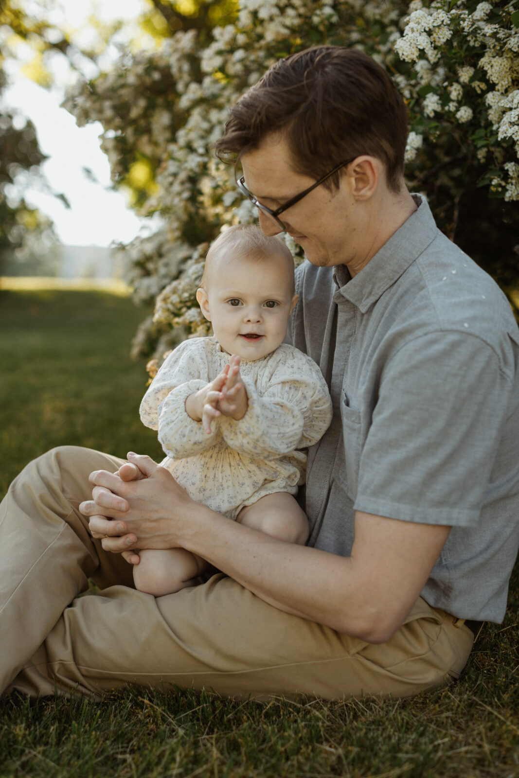 Dad with daughter - Family photo shoot - Lake Ontario Park, Kingston Ontario