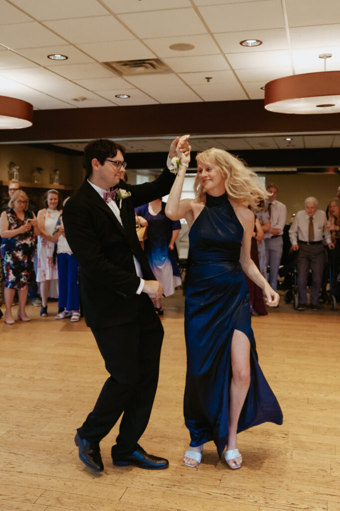 Groom and his mother dance 