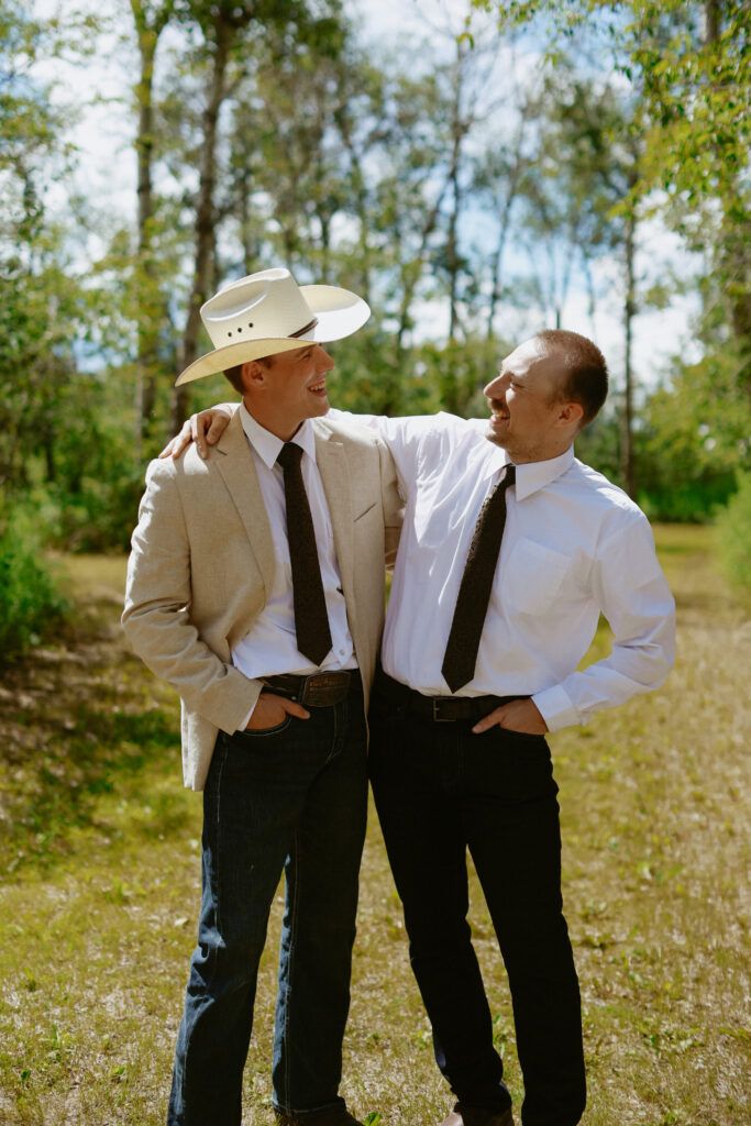 Groom with cowboy hat and groomsmen