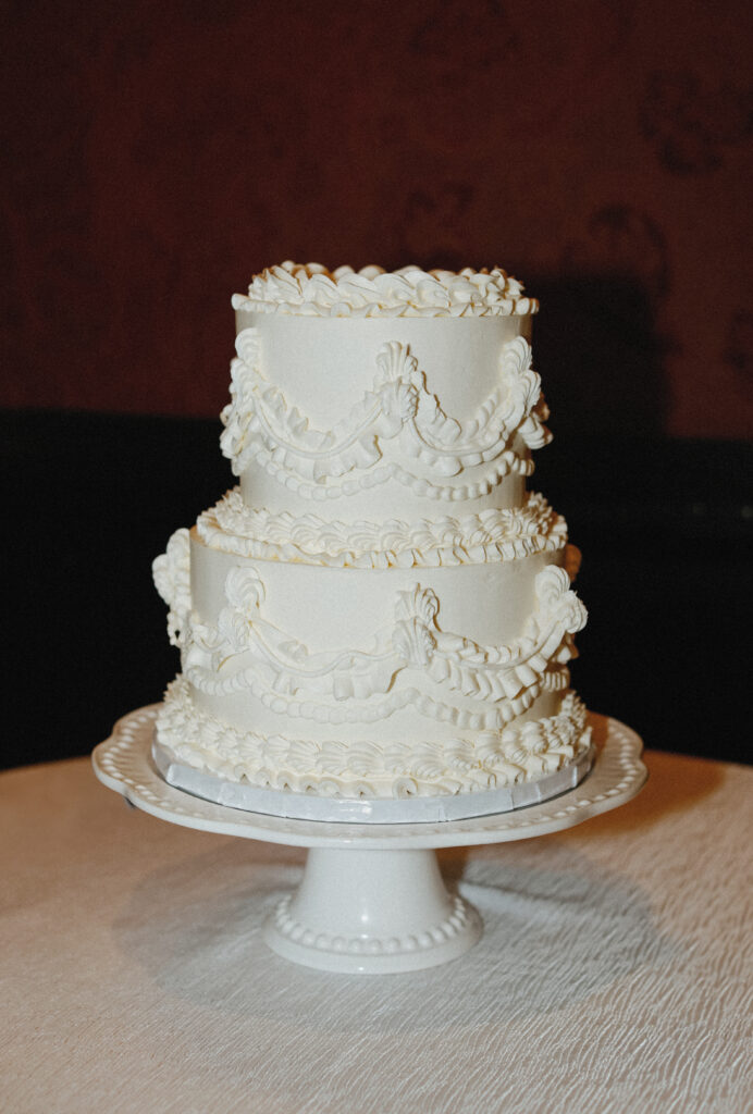 Trinity College Toronto
University of Toronto wedding
Toronto wedding photographer
Moody wedding at Trinity College outside